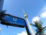 Stadtansichten/27616/eingang-u-bahnhof-alexanderplatz-mit-fernsehturm Eingang U-Bahnhof Alexanderplatz mit Fernsehturm