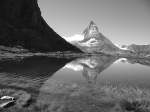 Sonstiges/26450/ein-foto-extra-fr-rolf-aus Ein Foto extra fr Rolf aus der Ferne: Das Matterhorn und sein Spiegelbild. 
(Oktober 2007)